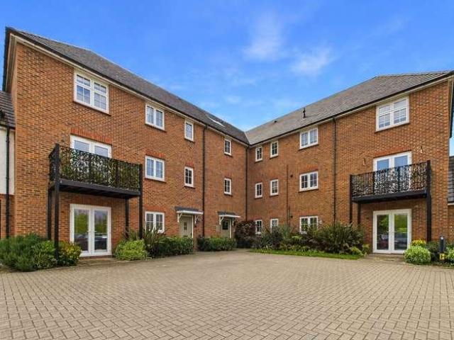 Flat for sale in Finchampstead, Arborfield Green