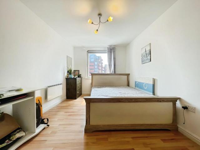 Flat for sale in London Borough of Hounslow, Osterley