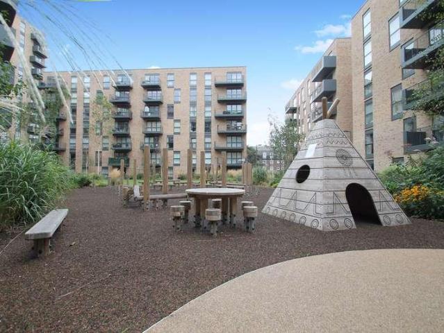 Flat for sale in Wealdstone, Greater London