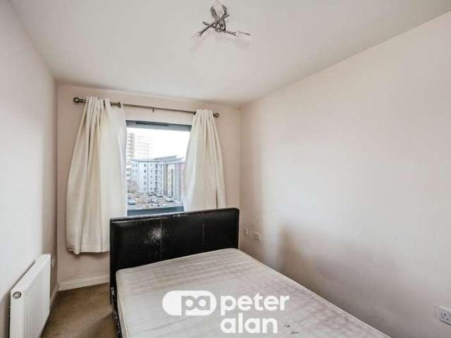 Flat for sale in SA1 Swansea Waterfront, Nangreaves