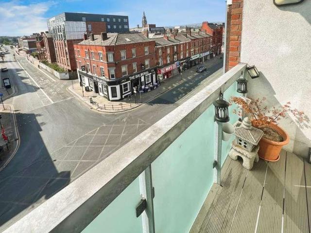 Flat for sale in The Haulgh, Lee Bank