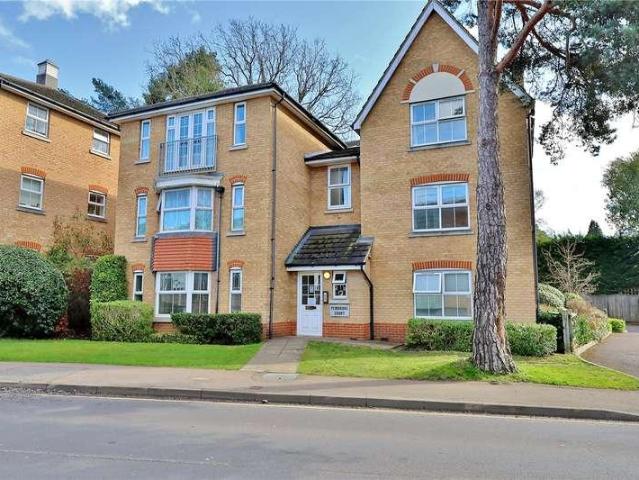 Flat for sale in Horsell, Woking