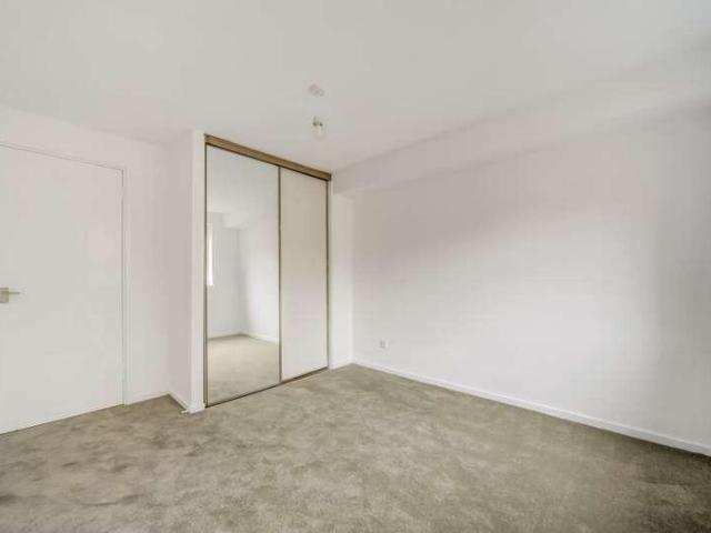 Flat for sale in Camberwell, Greater London