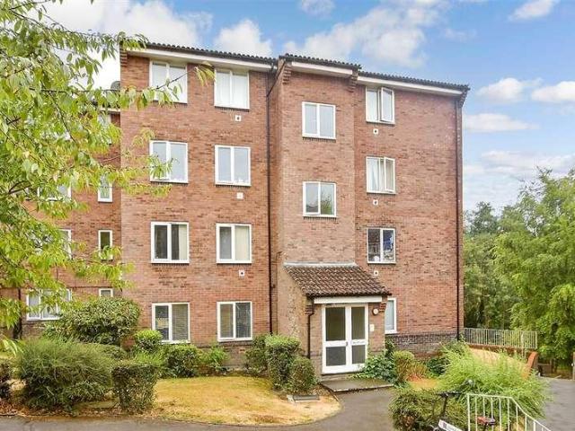 Flat for sale in Perryfields, West Sussex