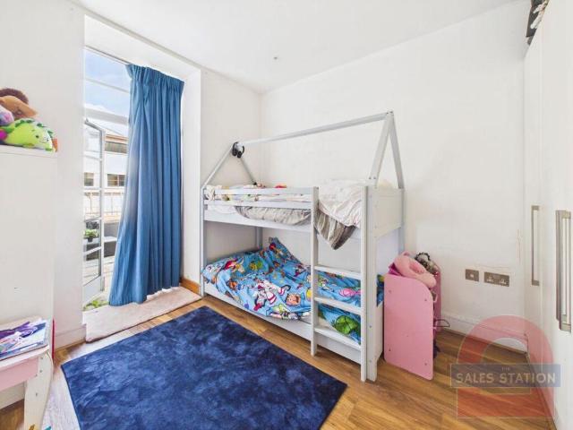 Flat for sale in Cadoxton, Barry