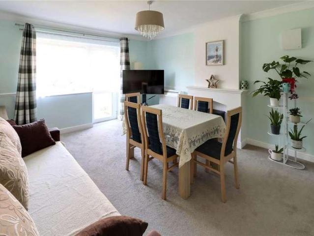 Flat for sale in Battle, Reading
