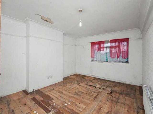 Flat for sale in London Borough of Merton, Mitcham