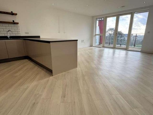 Flat for sale in West Finchley, Greater London