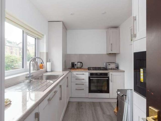 Flat for sale in Greaves, Bare