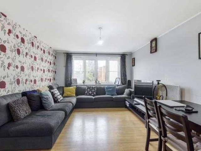 Flat for sale in Slough