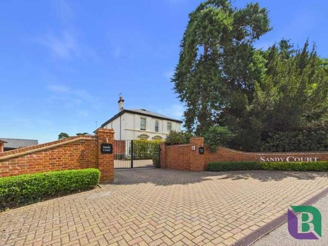 Flat for sale in Milton Keynes