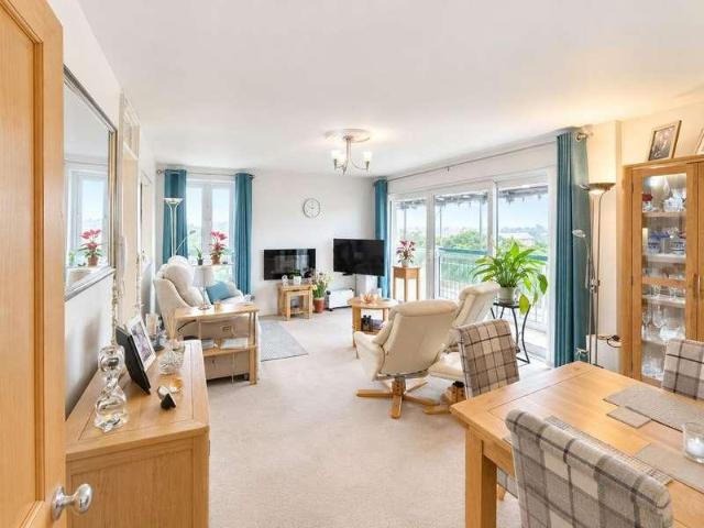 Flat for sale in Whitecross Village, Weston-super-Mare