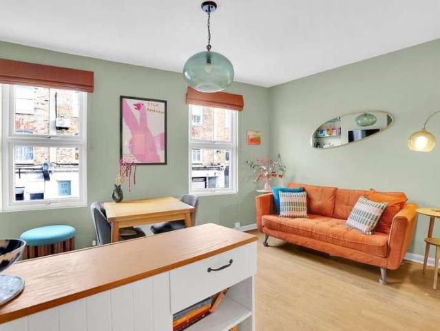 Flat for sale in London Borough of Lambeth, Greater London