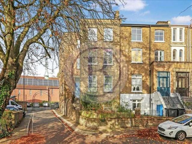 Flat for sale in Tufnell Park, Greater London