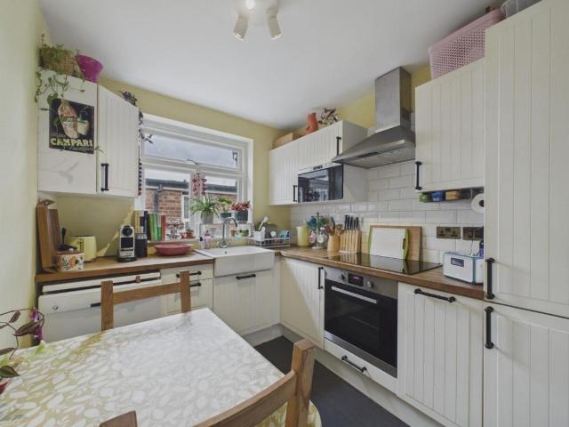 Flat for sale in Harlesden, Greater London