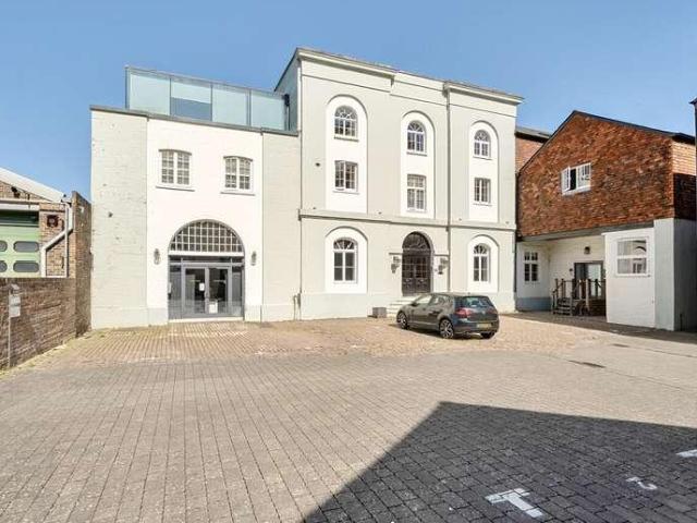 Flat for sale in Lewes, Iford