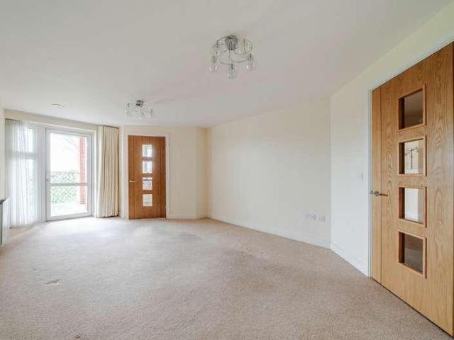 Flat for sale in Bitterne Park, Southampton