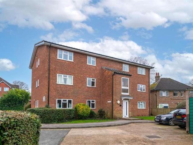 Flat for sale in Red Hill, Surrey