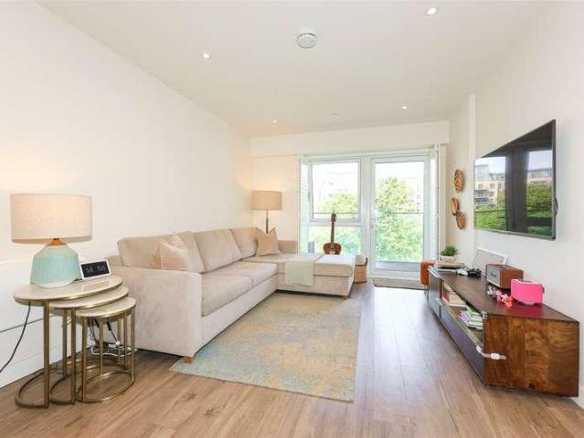 Flat for sale in Colindale, Greater London