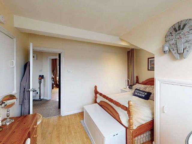 Flat for sale in Brownswood Park, Stoke Newington