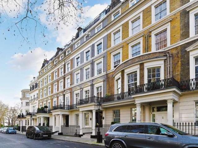 Flat for sale in Knightsbridge, Greater London