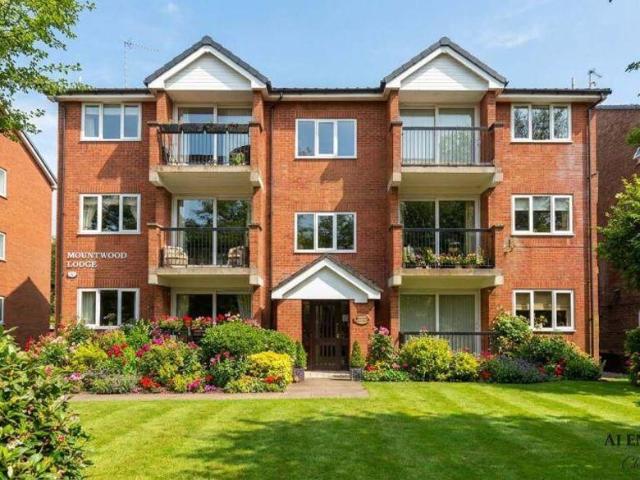 Flat for sale in Ainsdale, Sefton
