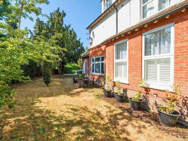 Flat for sale in Shalford, Westborough