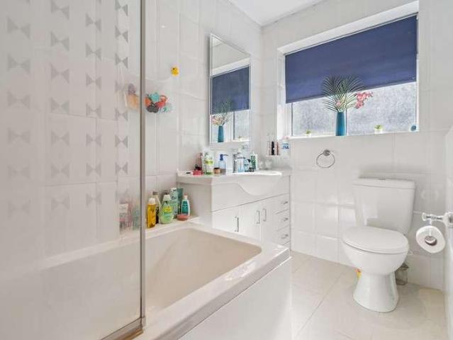 Flat for sale in Slough, Stoke Poges