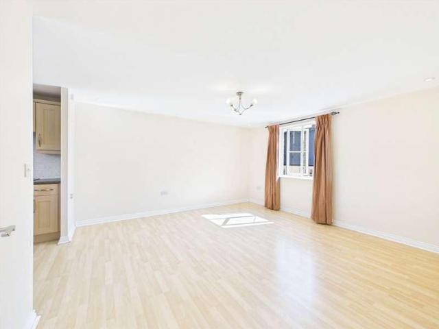 Flat for sale in Madley Park, Black Bourton
