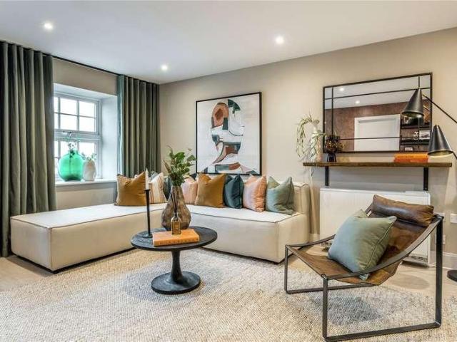 Flat for sale in Slough