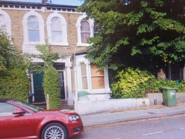 Flat for sale in London Borough of Southwark, Greater London