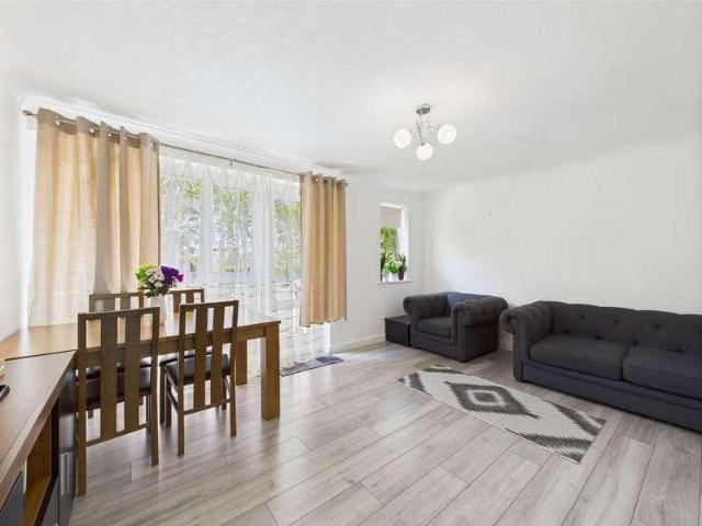 Flat for sale in Worthing, West Sussex