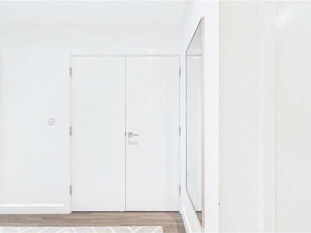 Flat for sale in London Borough of Ealing, Greater London