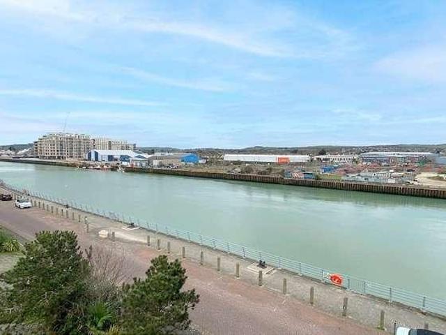 Flat for sale in Kingston Buci, Fishersgate
