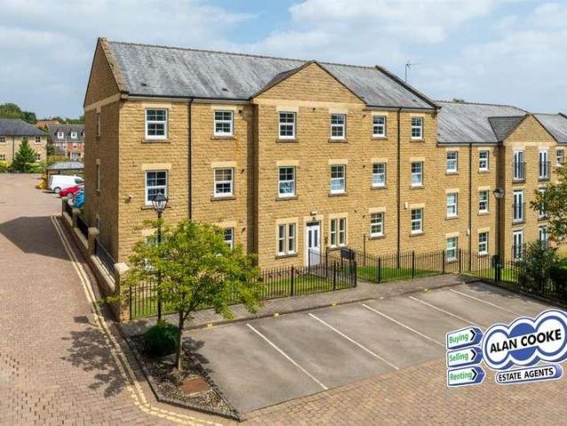 Flat for sale in Roundhay, Leeds