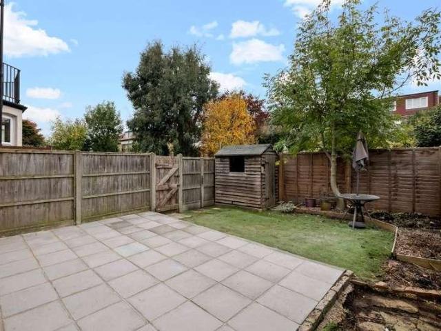 Flat for sale in Poets Corner, Greater London