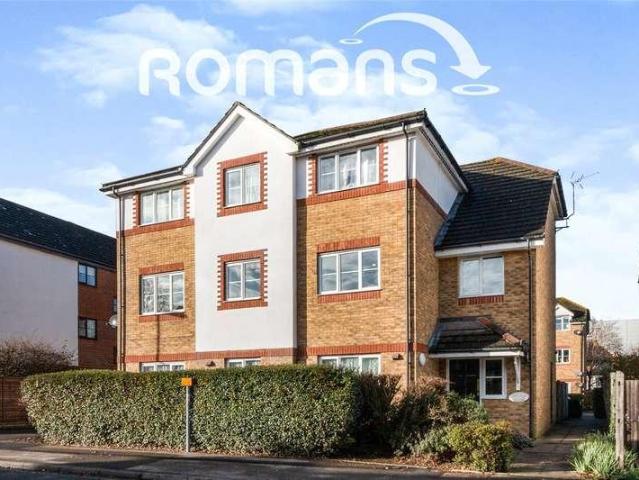 Flat for sale in Fleet, Hart