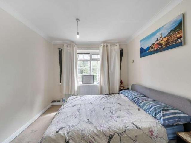 Flat for sale in Eastcote, Greater London