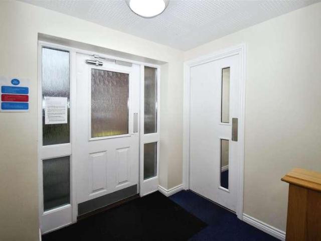 Flat for sale in Hull, Kingswood