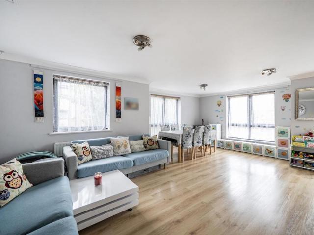 Flat for sale in Preston, Greater London