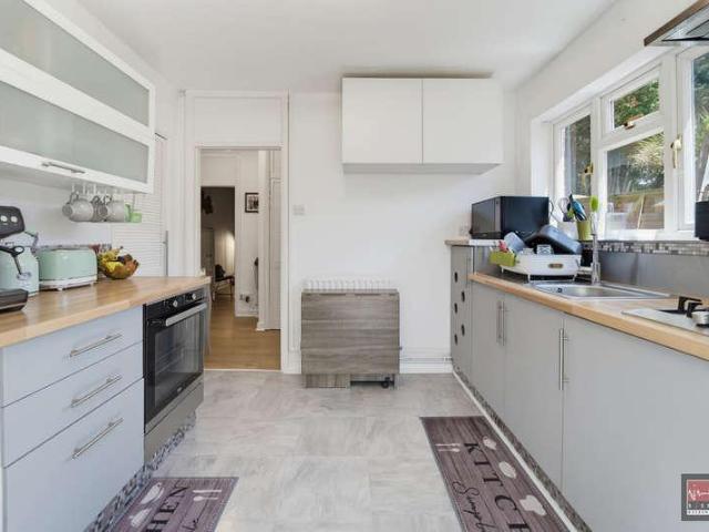 Flat for sale in Staines, Surrey