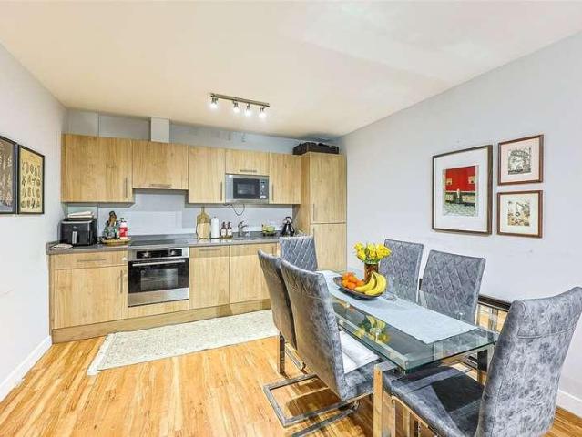 Flat for sale in Colindale, Greater London