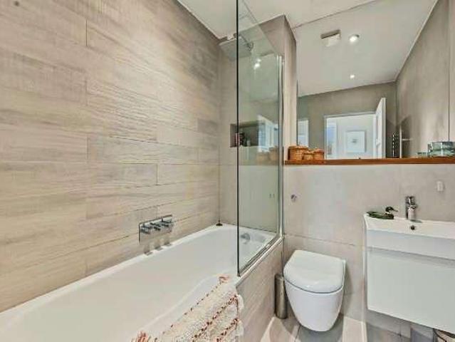 Flat for sale in Archway, Greater London