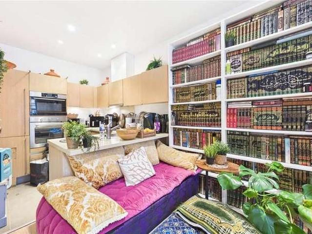 Flat for sale in London Borough of Ealing, Greater London