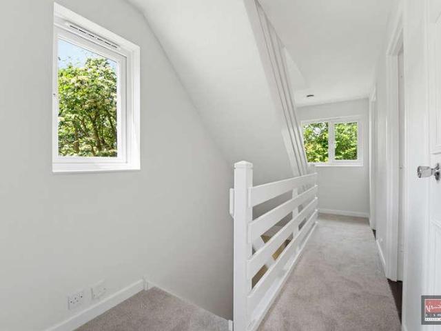 Flat for sale in Spelthorne, Surrey