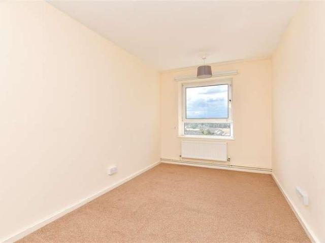 Flat for sale in Carshalton Beeches, Greater London