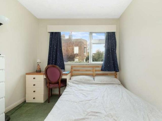 Flat for sale in London Borough of Lewisham, Deptford
