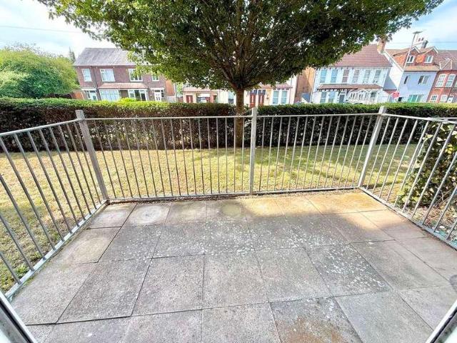 Flat for sale in Dunstable, Bedfordshire