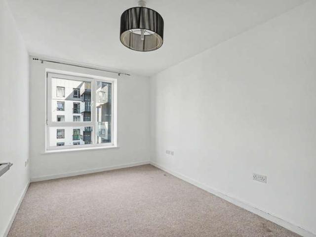 Flat for sale in Brompton, Gillingham