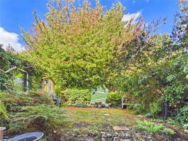 Flat for sale in Kings Langley, Dacorum